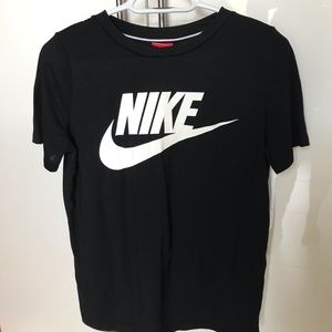 Never worn classic nike t-shirt